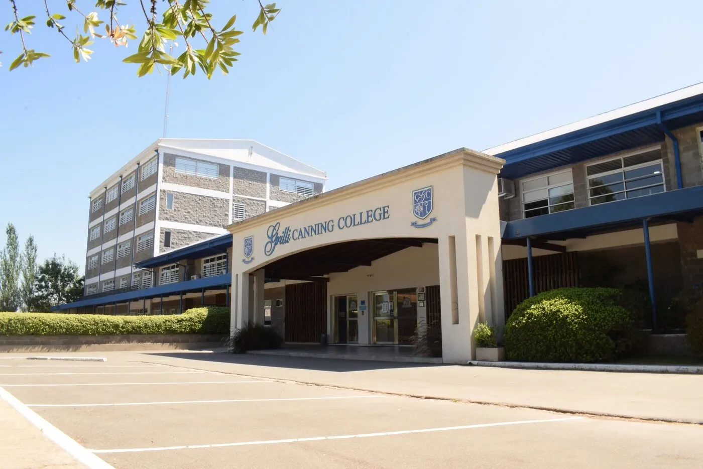 Frente del Grilli Canning College